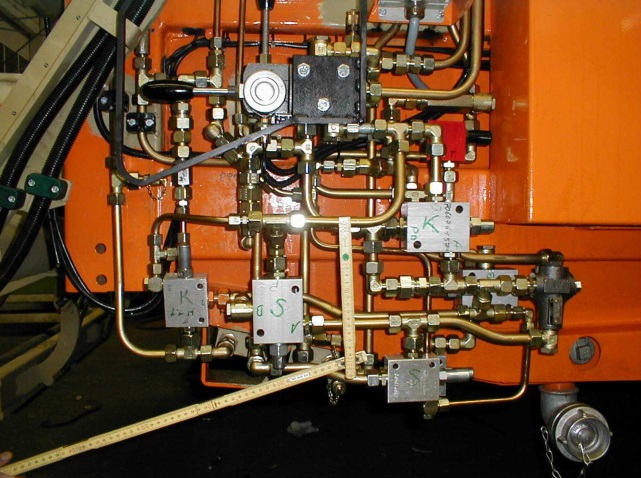 Installation And Connection Of Hydraulic Valve